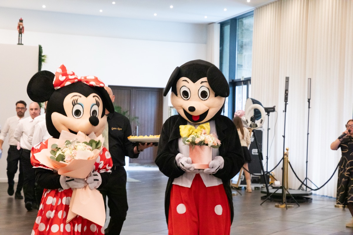 Banquete servido no salão da Quinta do Luson